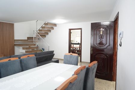 Casa à venda com 227m², 3 quartos e 5 vagasSala