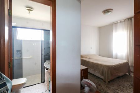 Apartamento à venda com 140m², 3 quartos e 2 vagas Apartamento à venda com 140m², 3 quartos e 2 vagasSuíte