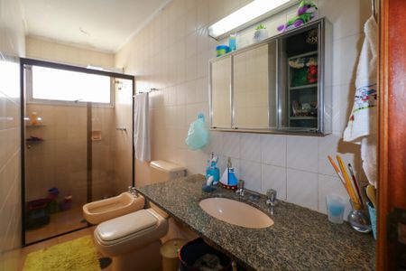 Apartamento à venda com 140m², 3 quartos e 2 vagas Apartamento à venda com 140m², 3 quartos e 2 vagasBanheiro da Suíte