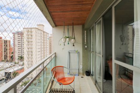 Apartamento à venda com 140m², 3 quartos e 2 vagas Apartamento à venda com 140m², 3 quartos e 2 vagasVaranda