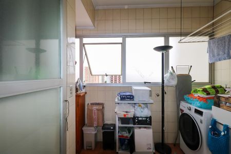 Apartamento à venda com 140m², 3 quartos e 2 vagas Apartamento à venda com 140m², 3 quartos e 2 vagasÁrea de Serviço