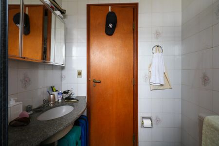 Apartamento à venda com 140m², 3 quartos e 2 vagas Apartamento à venda com 140m², 3 quartos e 2 vagasBanheiro da Suíte