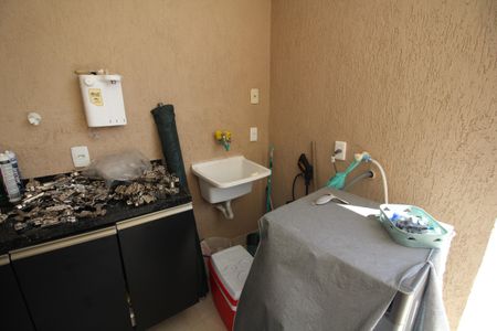 Casa de condomínio à venda com 120m², 2 quartos e 1 vagaÁrea de Serviço