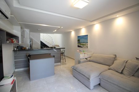 Casa de condomínio à venda com 120m², 2 quartos e 1 vagaSala