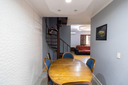 Sala de casa de condomínio à venda com 3 quartos, 90m² em Vila Nova, Porto Alegre