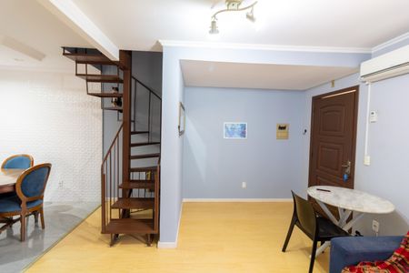 Sala de casa de condomínio à venda com 3 quartos, 90m² em Vila Nova, Porto Alegre