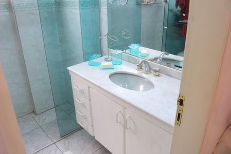 Apartamento à venda com 240m², 3 quartos e 4 vagasBanheiro da Suíte 1