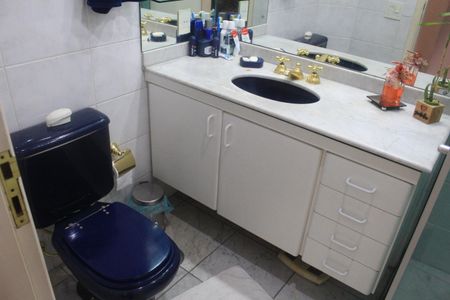 Apartamento à venda com 240m², 3 quartos e 4 vagasBanheiro 1