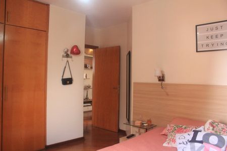 Apartamento à venda com 240m², 3 quartos e 4 vagasSuíte 2