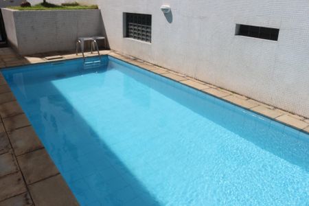 Apartamento à venda com 240m², 3 quartos e 4 vagasÁrea comum - Piscina