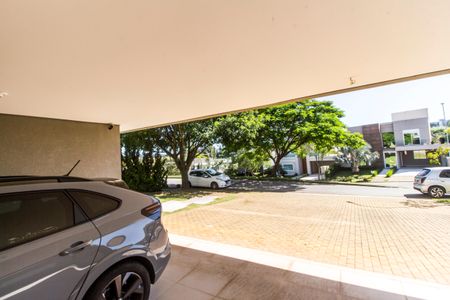 Casa de condomínio à venda com 430m², 4 quartos e 6 vagas Casa de condomínio à venda com 430m², 4 quartos e 6 vagasVista da Rua