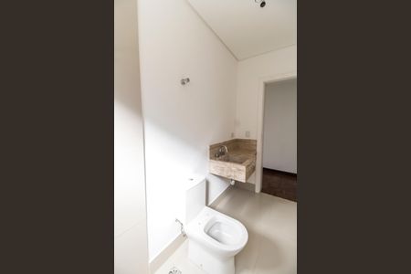 Casa de condomínio à venda com 430m², 4 quartos e 6 vagas Casa de condomínio à venda com 430m², 4 quartos e 6 vagasBanheiro da Suíte