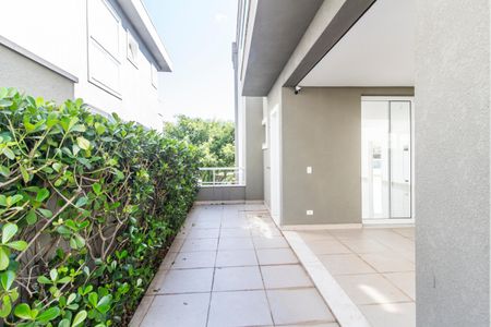 Casa de condomínio à venda com 430m², 4 quartos e 6 vagas Casa de condomínio à venda com 430m², 4 quartos e 6 vagasCorredor