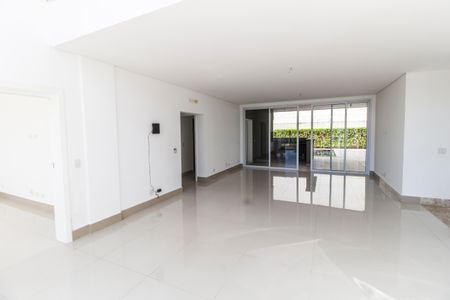 Casa de condomínio à venda com 430m², 4 quartos e 6 vagas Casa de condomínio à venda com 430m², 4 quartos e 6 vagasSala