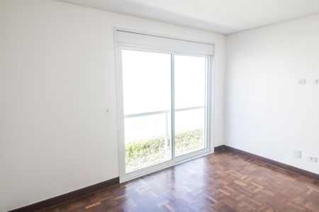 Casa de condomínio à venda com 430m², 4 quartos e 6 vagas Casa de condomínio à venda com 430m², 4 quartos e 6 vagasSuíte 2