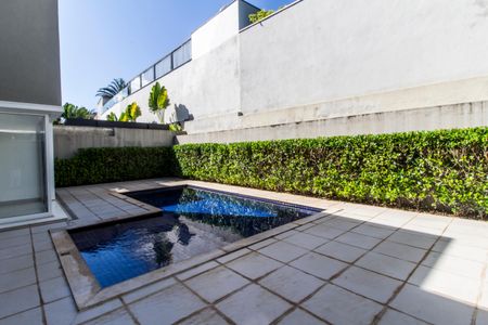 Casa de condomínio à venda com 430m², 4 quartos e 6 vagas Casa de condomínio à venda com 430m², 4 quartos e 6 vagasPiscina