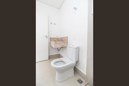 Casa de condomínio à venda com 430m², 4 quartos e 6 vagas Casa de condomínio à venda com 430m², 4 quartos e 6 vagasBanheiro da Suíte