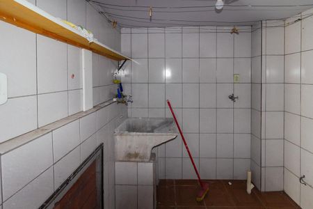 Casa à venda com 250m², 5 quartos e 2 vagas Casa à venda com 250m², 5 quartos e 2 vagasÁrea de Serviço