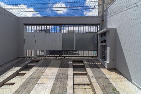 Casa à venda com 250m², 5 quartos e 2 vagas Casa à venda com 250m², 5 quartos e 2 vagasGaragem