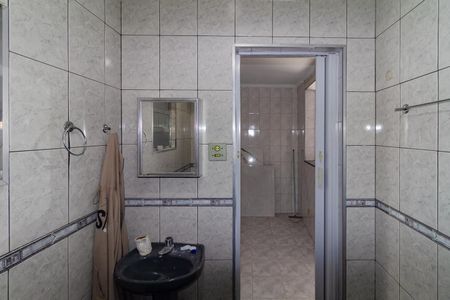 Casa à venda com 250m², 5 quartos e 2 vagas Casa à venda com 250m², 5 quartos e 2 vagasBanheiro 2