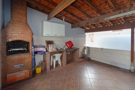 Casa à venda com 250m², 5 quartos e 2 vagas Casa à venda com 250m², 5 quartos e 2 vagasChurrasqueira