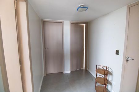 Apartamento à venda com 140m², 3 quartos e 1 vaga Apartamento à venda com 140m², 3 quartos e 1 vagaHall