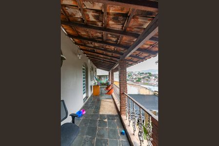 Casa à venda com 200m², 3 quartos e 2 vagasVaranda