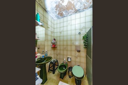 Casa à venda com 200m², 3 quartos e 2 vagasBanheiro da Suíte