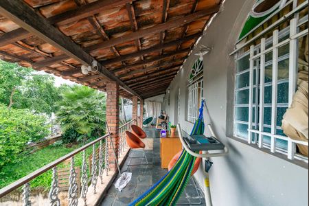 Casa à venda com 200m², 3 quartos e 2 vagasVaranda