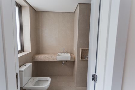 Apartamento para alugar com 155m², 2 quartos e 3 vagasBanheiro da Suíte 2