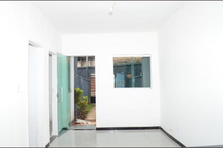 Sala de casa à venda com 2 quartos, 60m² em Goiânia, Belo Horizonte
