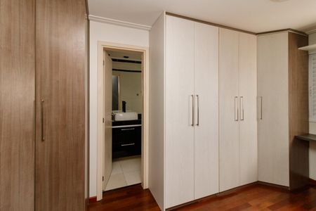 Apartamento à venda com 139m², 4 quartos e 2 vagasSuíte 2