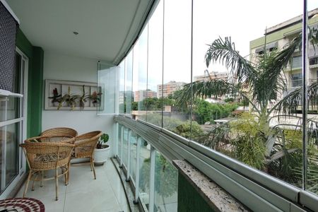 Apartamento à venda com 90m², 3 quartos e 1 vaga Apartamento à venda com 90m², 3 quartos e 1 vagaVaranda