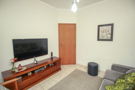 Casa à venda com 272m², 4 quartos e 2 vagas Casa à venda com 272m², 4 quartos e 2 vagasSala de TV