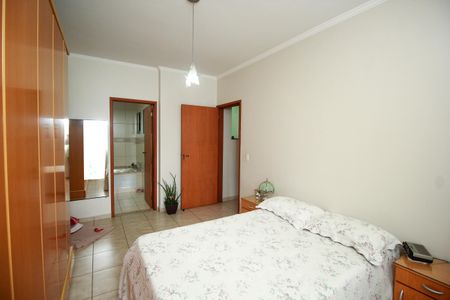 Casa à venda com 272m², 4 quartos e 2 vagas Casa à venda com 272m², 4 quartos e 2 vagasSuite 1