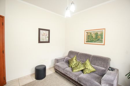 Casa à venda com 272m², 4 quartos e 2 vagas Casa à venda com 272m², 4 quartos e 2 vagasSala de TV