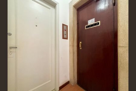Hall de entrada externo - elevador de apartamento à venda com 1 quarto, 40m² em Copacabana, Rio de Janeiro