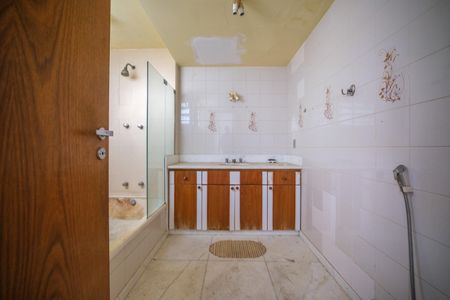 Apartamento à venda com 204m², 3 quartos e 2 vagasBanheiro Suite