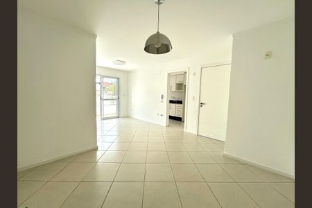 Sala de apartamento para alugar com 3 quartos, 78m² em Agronômica, Florianópolis