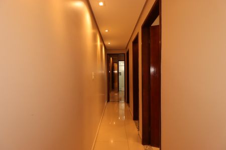 Apartamento à venda com 76m², 3 quartos e 2 vagasCorredor