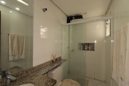 Apartamento à venda com 76m², 3 quartos e 2 vagasBanheiro da Suíte