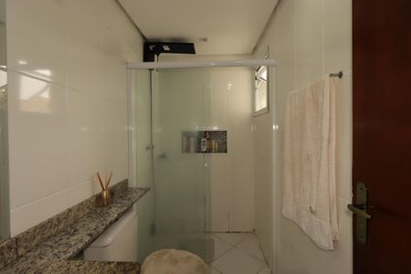 Apartamento à venda com 76m², 3 quartos e 2 vagasBanheiro da Suíte