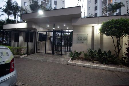 Apartamento para alugar com 50m², 2 quartos e 1 vaga Apartamento para alugar com 50m², 2 quartos e 1 vagaFachada