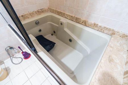 Apartamento para alugar com 202m², 2 quartos e 3 vagasBanheiro da Suíte