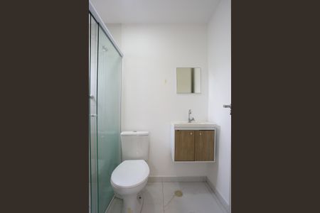 Banheiro de kitnet/studio para alugar com 1 quarto, 25m² em Vila Sonia, São Paulo