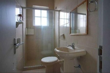 Banheiro de apartamento para alugar com 1 quarto, 40m² em Petrópolis, Porto Alegre