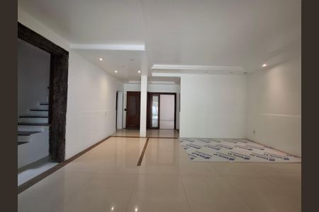 Sala de casa para alugar com 4 quartos, 261m² em Cosme Velho, Rio de Janeiro