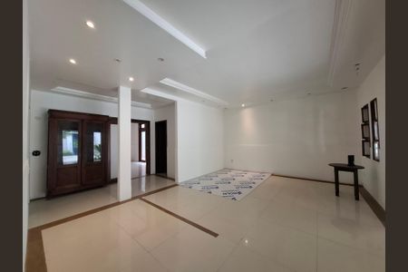 Casa para alugar com 261m², 4 quartos e 2 vagasSala