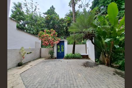 Casa para alugar com 261m², 4 quartos e 2 vagasEntrada