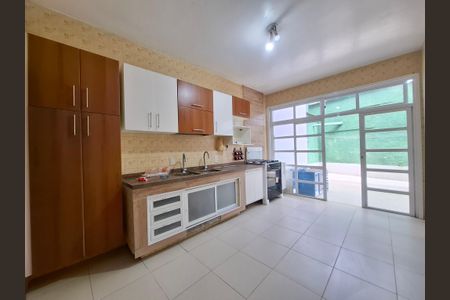 Casa para alugar com 261m², 4 quartos e 2 vagasCozinha